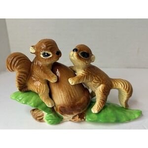 Vtg Ceramic Squirrel Salt Pepper Shaker Set Cottagecore Kitchen Woodland Decor